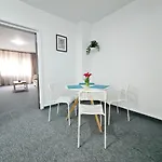 Unirii 70 *