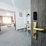 Unirii 70 *